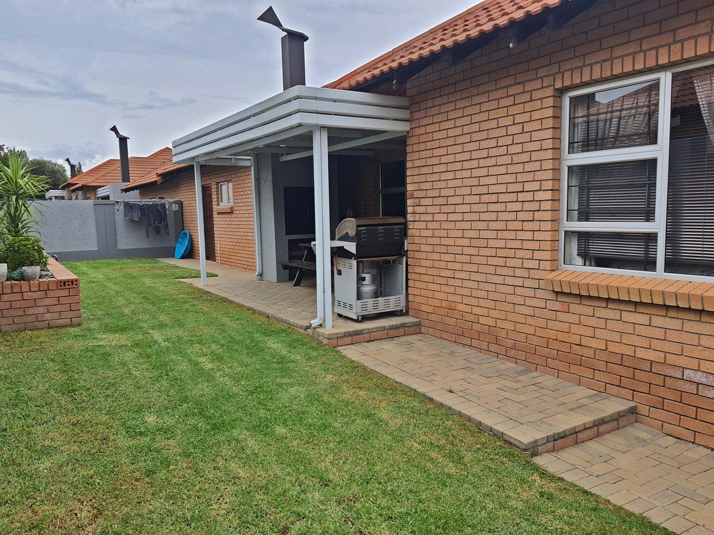 2 Bedroom Townhouse for sale in Pentagon Park P24114356850