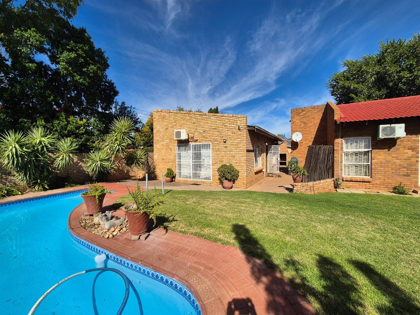 4 Bedroom House for sale in El Toro Park P24114357242