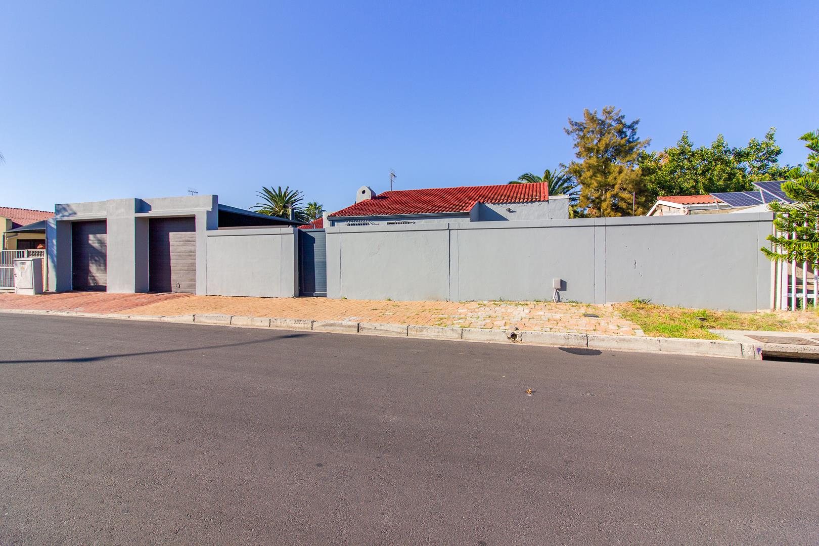 3 Bedroom House for sale in Bonny Brook 8 Komati Crescent P24114357369