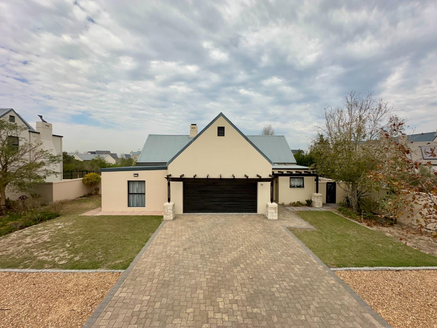 3 Bedroom House for sale in De Wijnlanden Residential Estate P24114357418