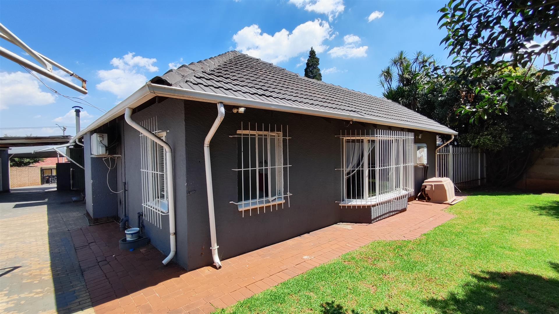 3 Bedroom House for sale in Klopperpark P24114270558