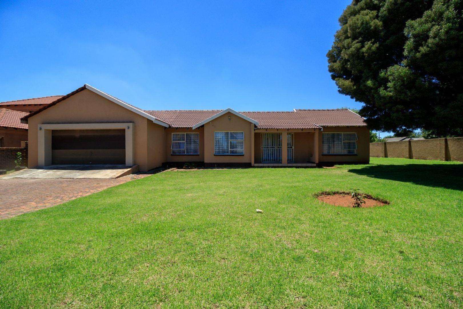 3 Bedroom House for sale in Crystal Park P24114358858