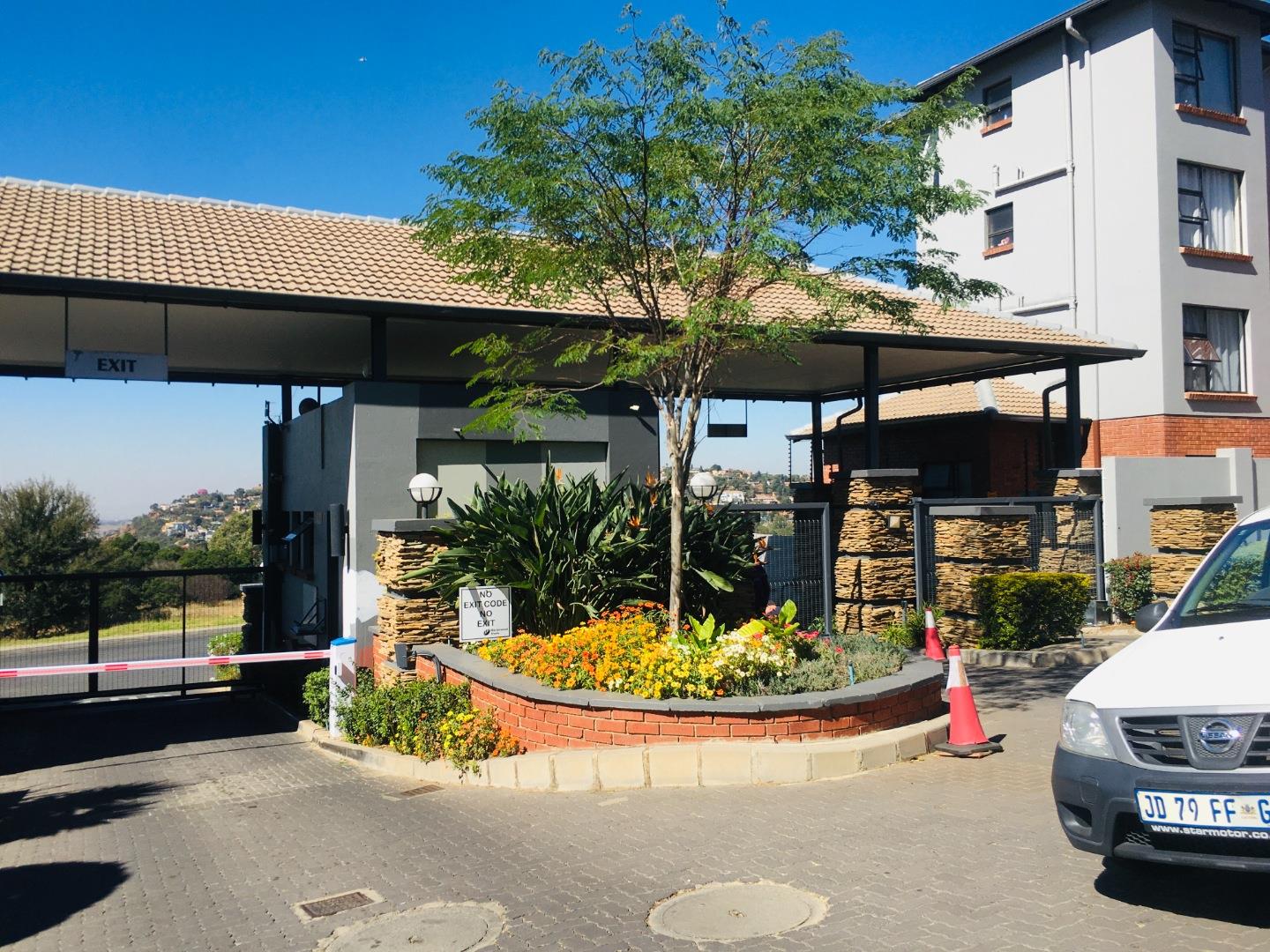 3 Bedroom Townhouse for sale in Oakdene Richmond, 10 Beryl Street, Oakdene, Johannesburg