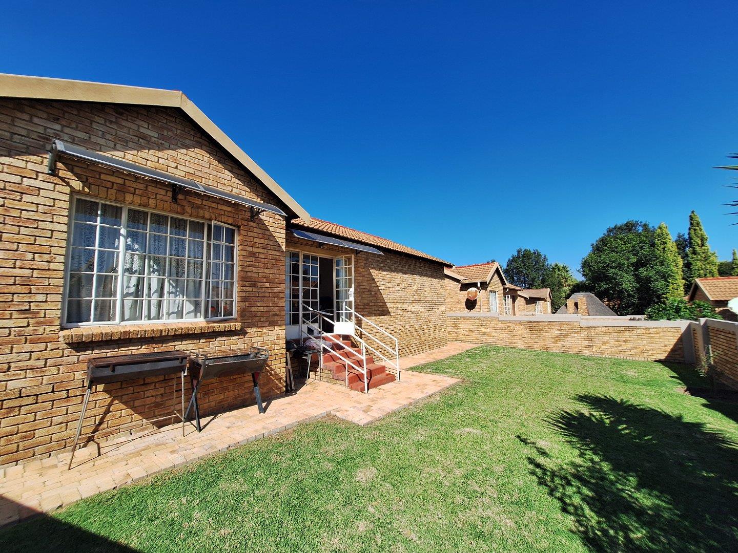 2 Bedroom Townhouse for sale in Honeydew Manor 3 St Marino 22 Beretta