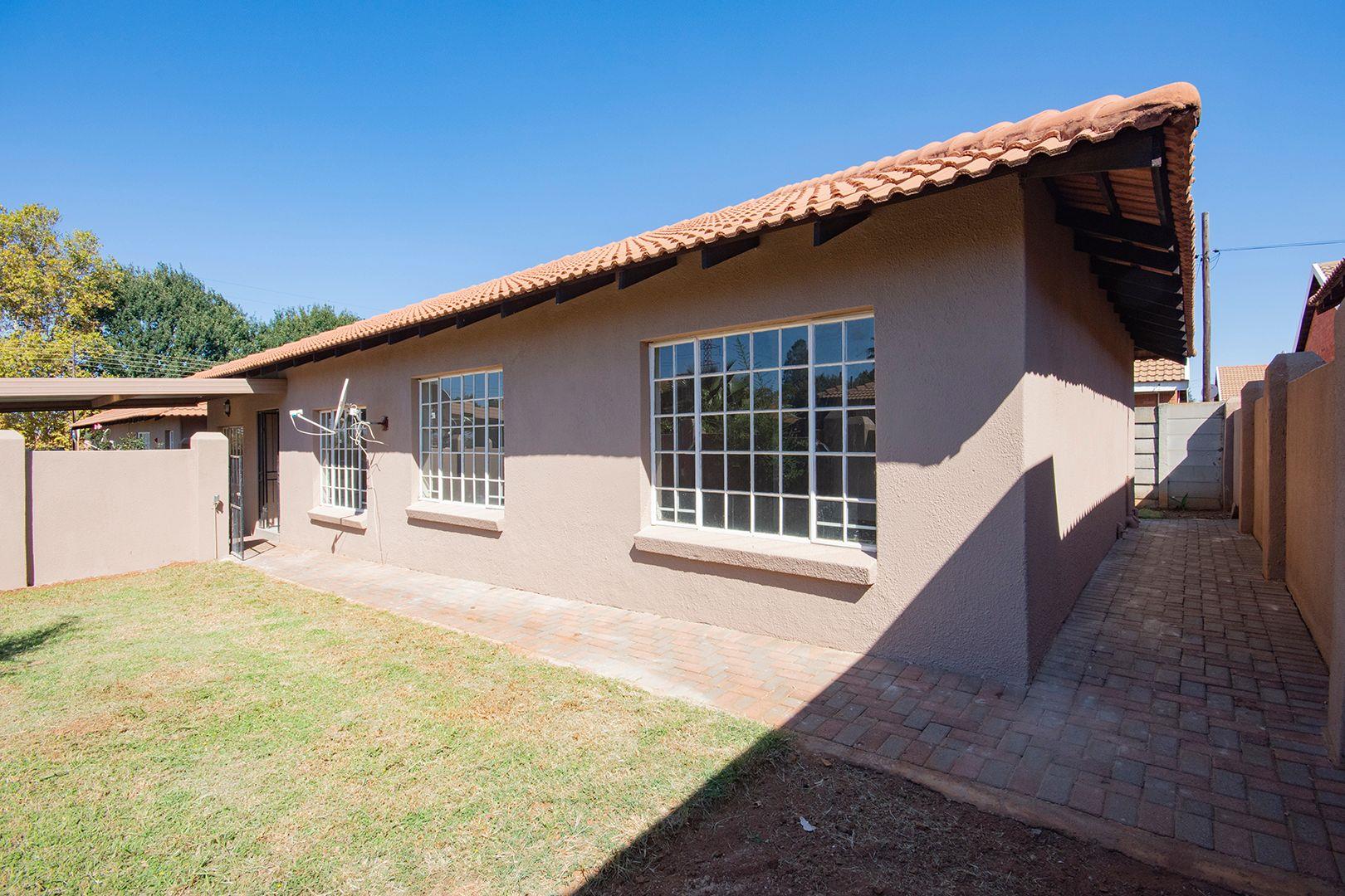 3 Bedroom House for sale in Bergsig P24114359789