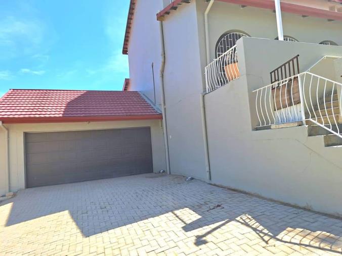 4 Bedroom House for Sale in Eros