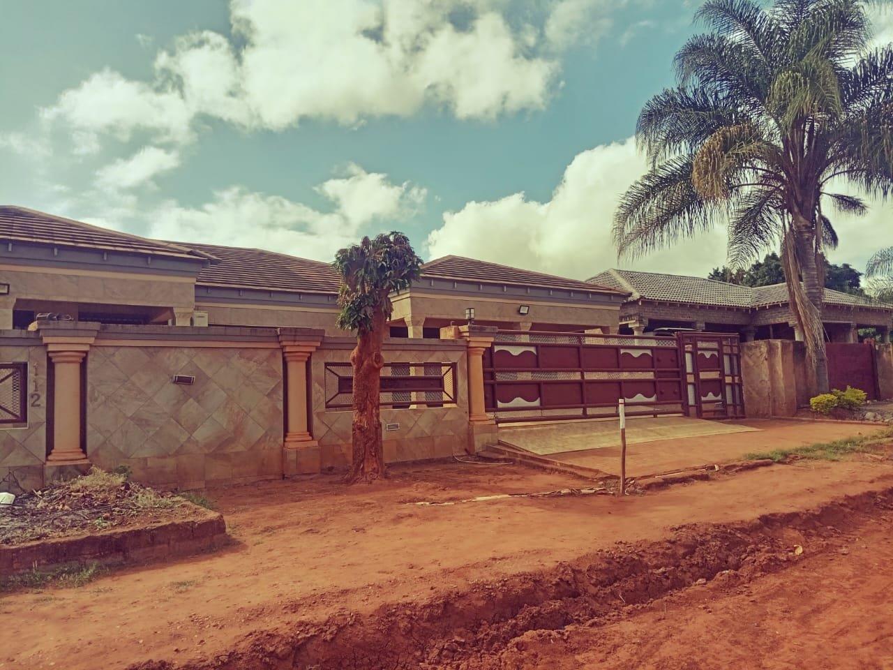 5 Bedroom House for sale in Thohoyandou P24114360328