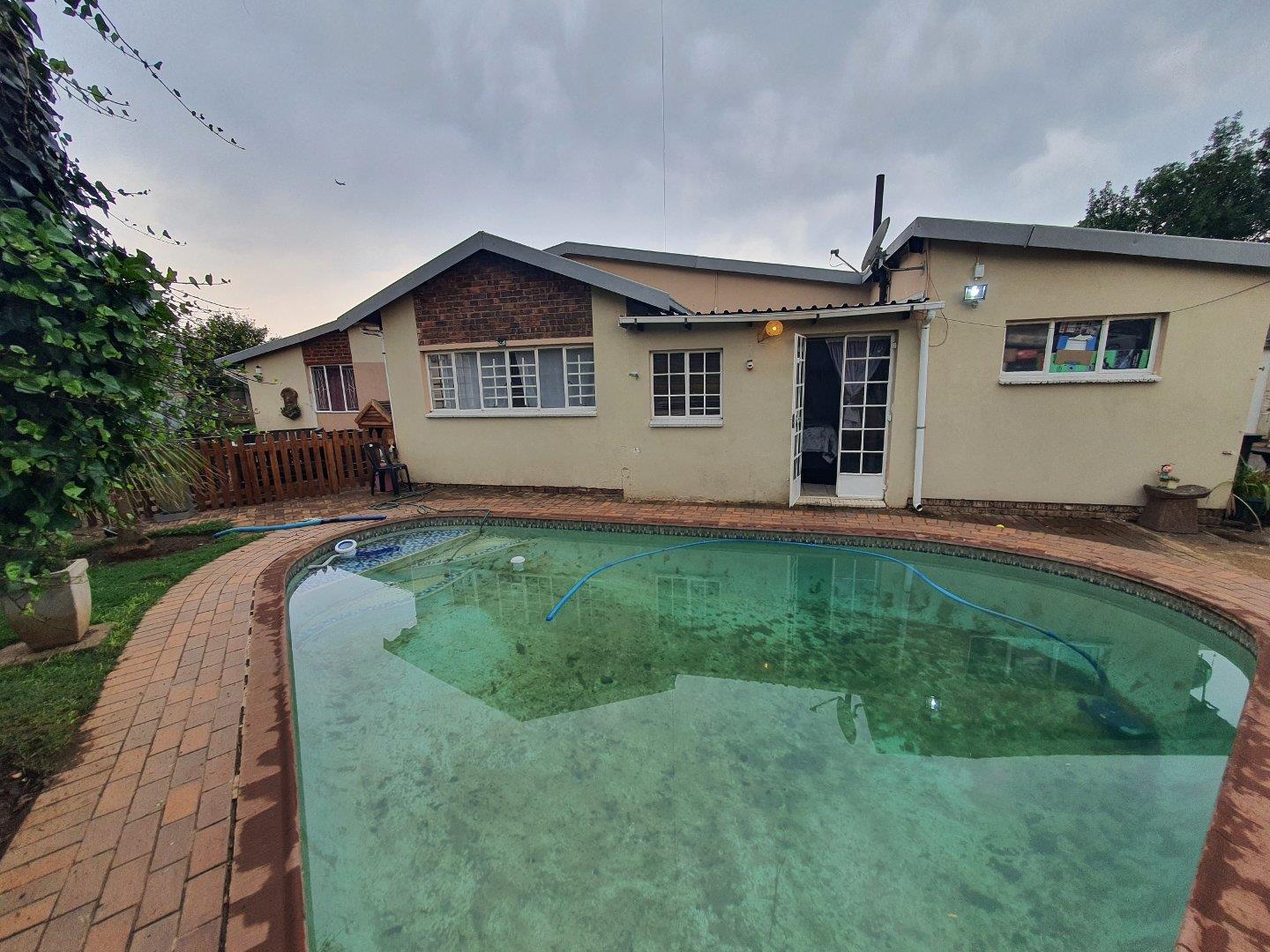 Bonaero Park Property Property and houses for sale in Bonaero Park