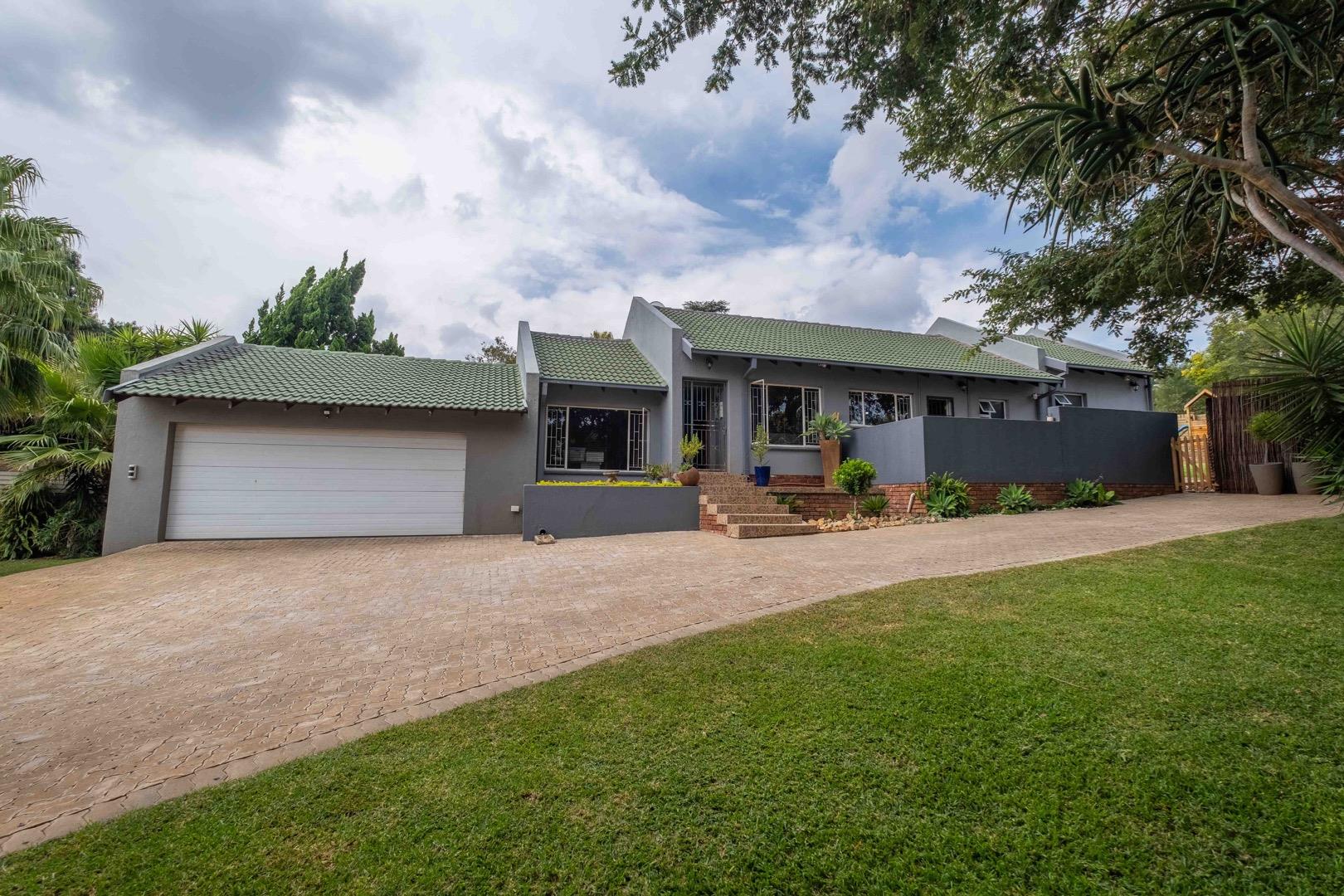 4 Bedroom House for sale in Pierre Van Ryneveld P24114360461