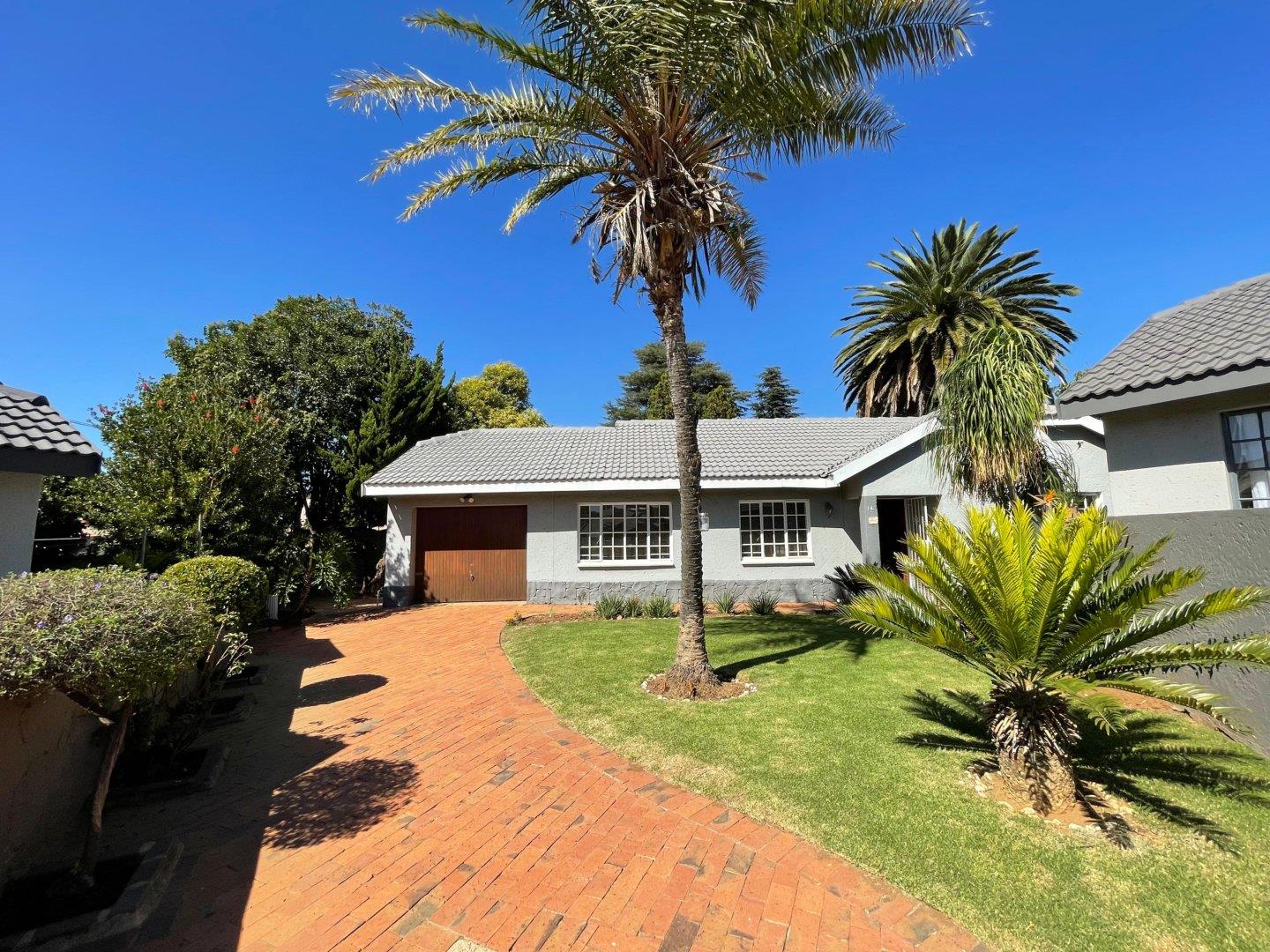 3 Bedroom House for sale in Glenanda P24114360637