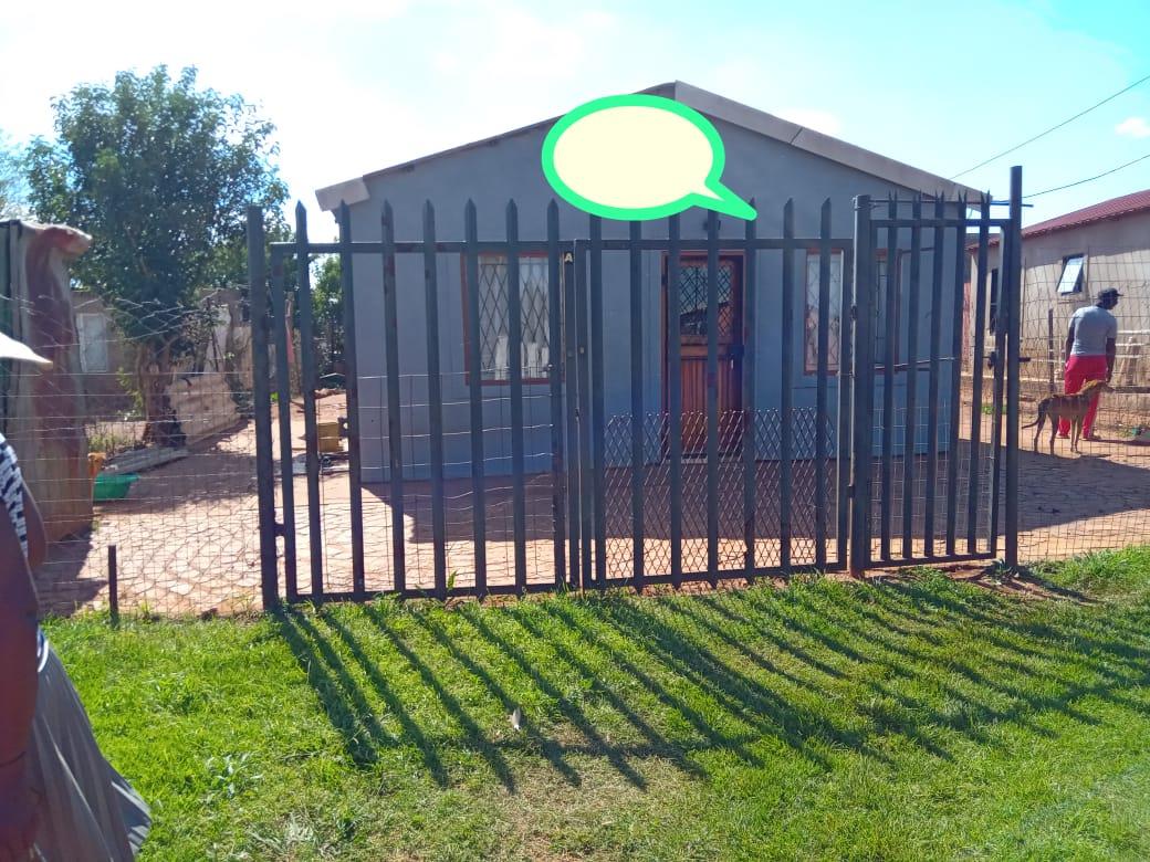 2 Bedroom House for sale in Orange Farm P24114360713