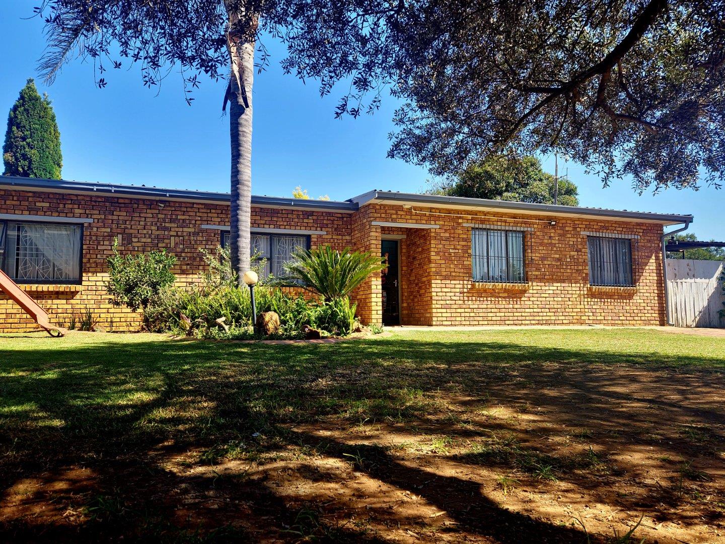 5 Bedroom House for sale in Lodeyko P24114360714