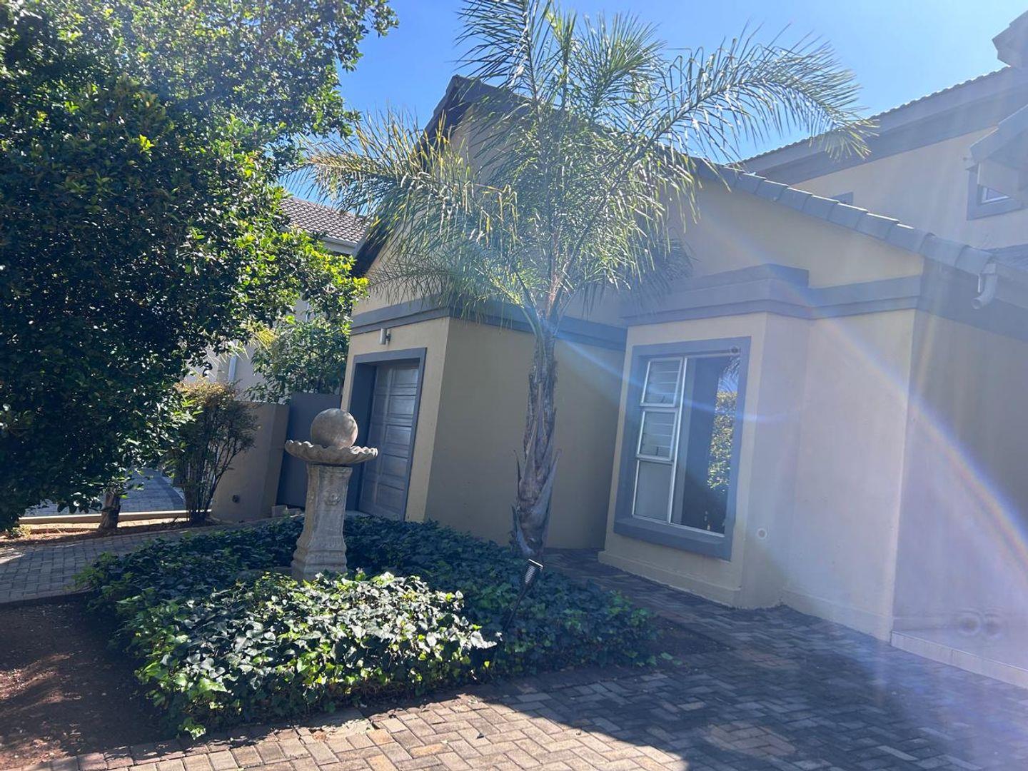 6 Bedroom House for sale in Eldo Village Estate P24114360833