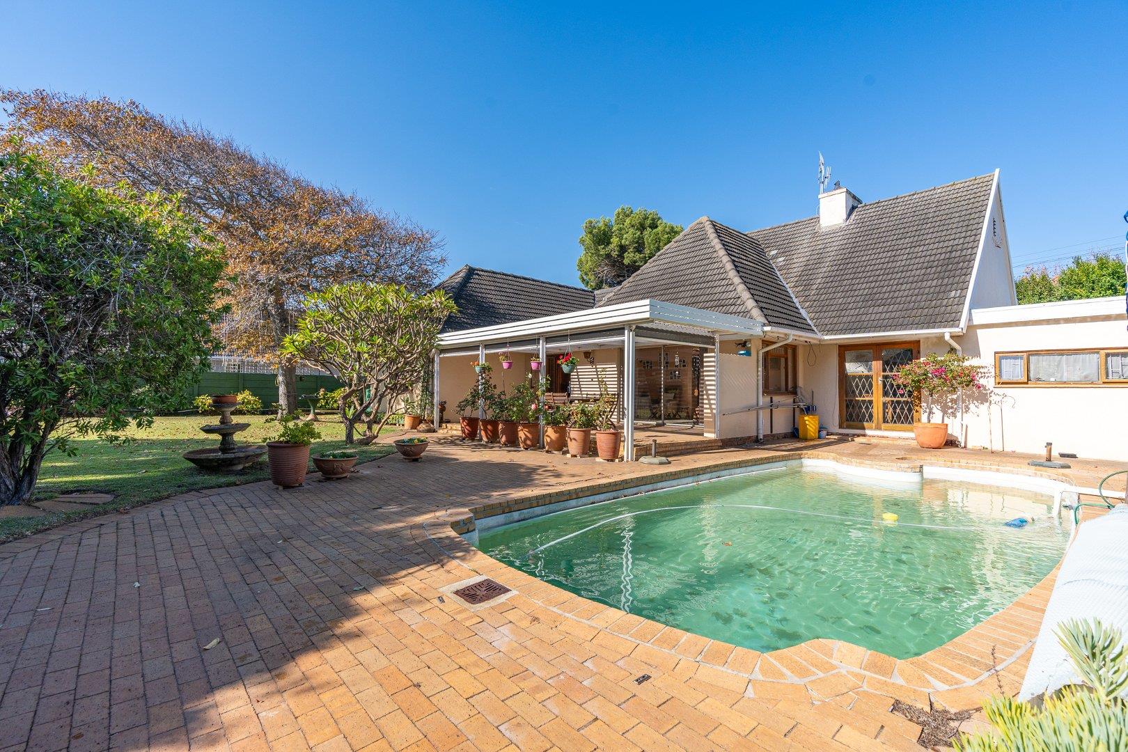 Bergvliet Property Houses for sale in Bergvliet