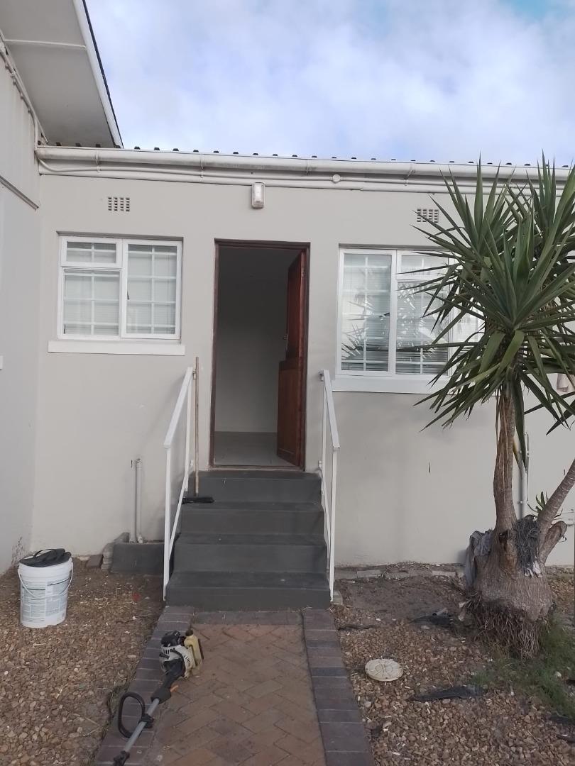 Pelican Park Property Apartments / flats to rent in Pelican Park