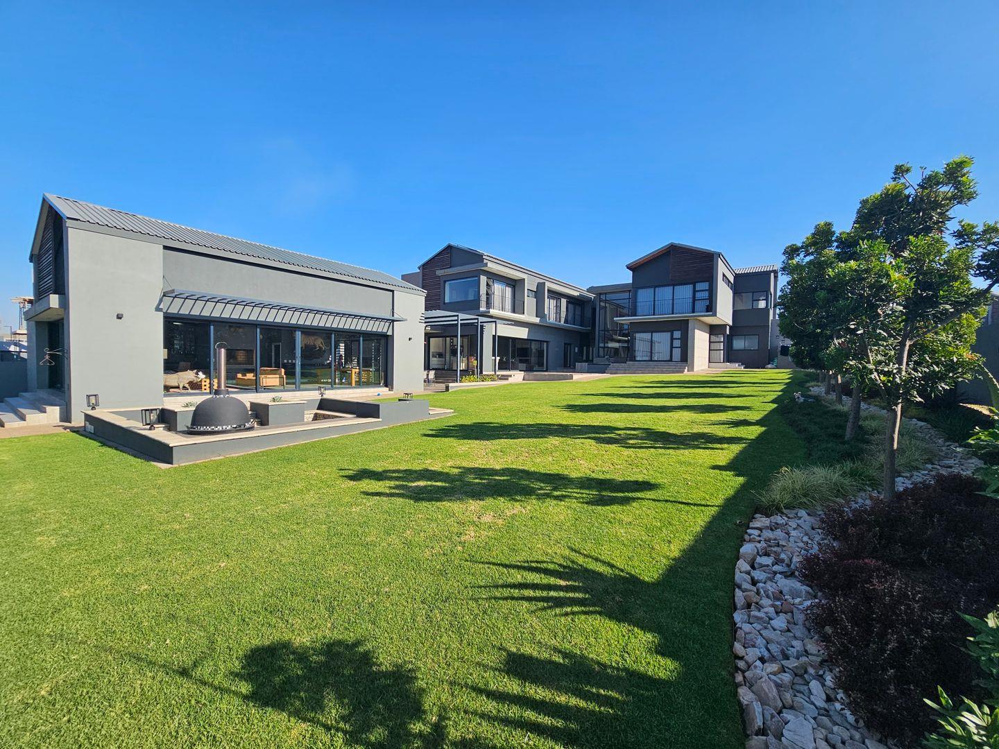 6 Bedroom House for sale in Midstream Ridge Estate P24114363169