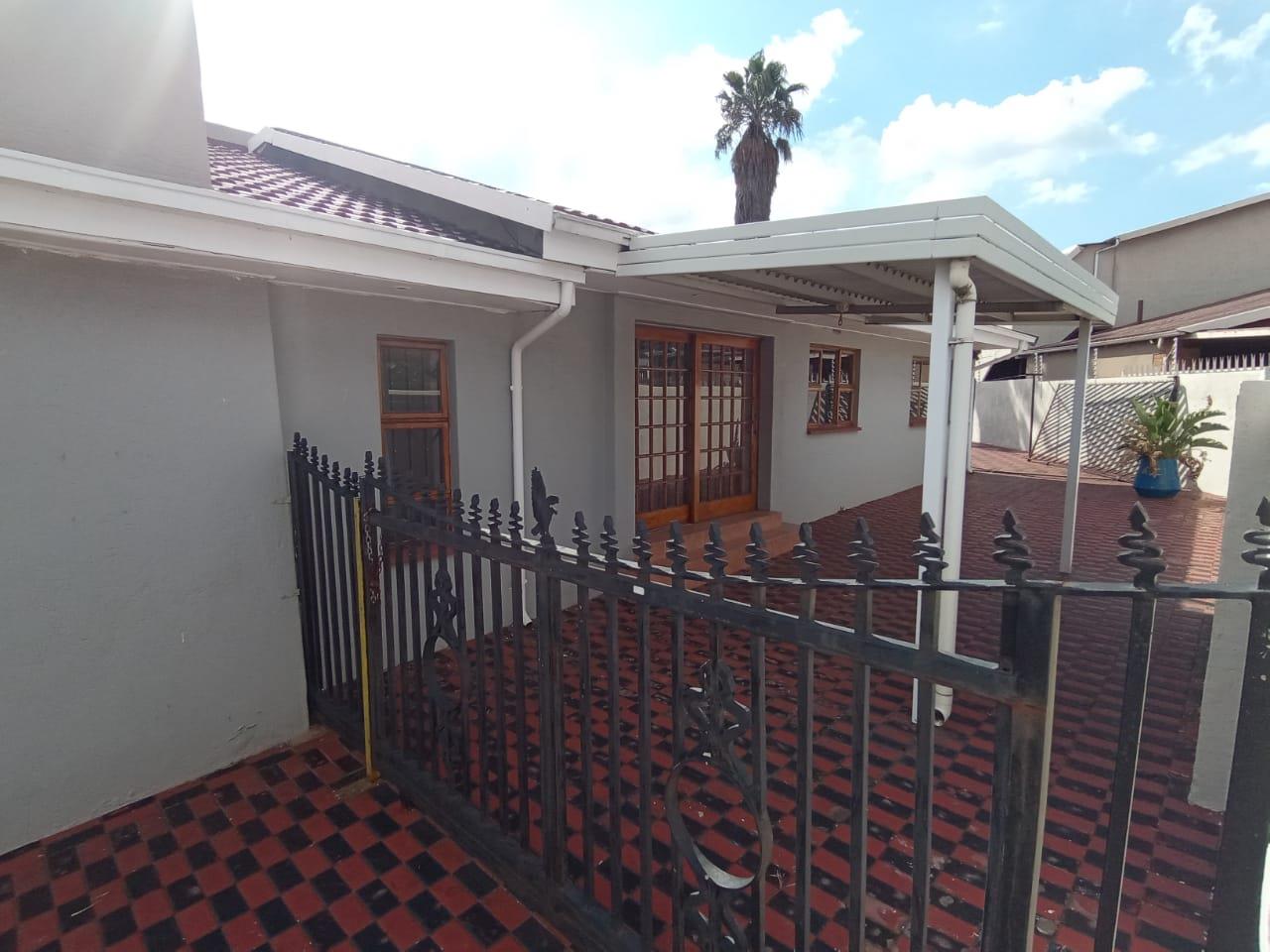 3 Bedroom House for sale in Riverlea P24114463159