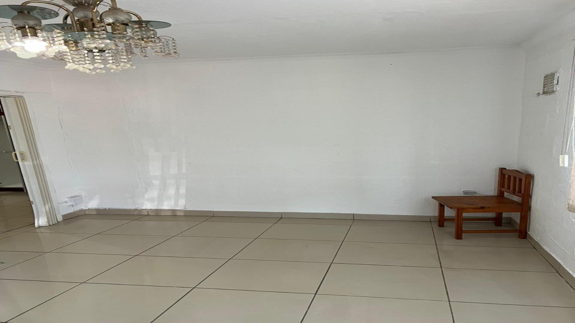 1 Bedroom House to rent in Whetstone P24114363605