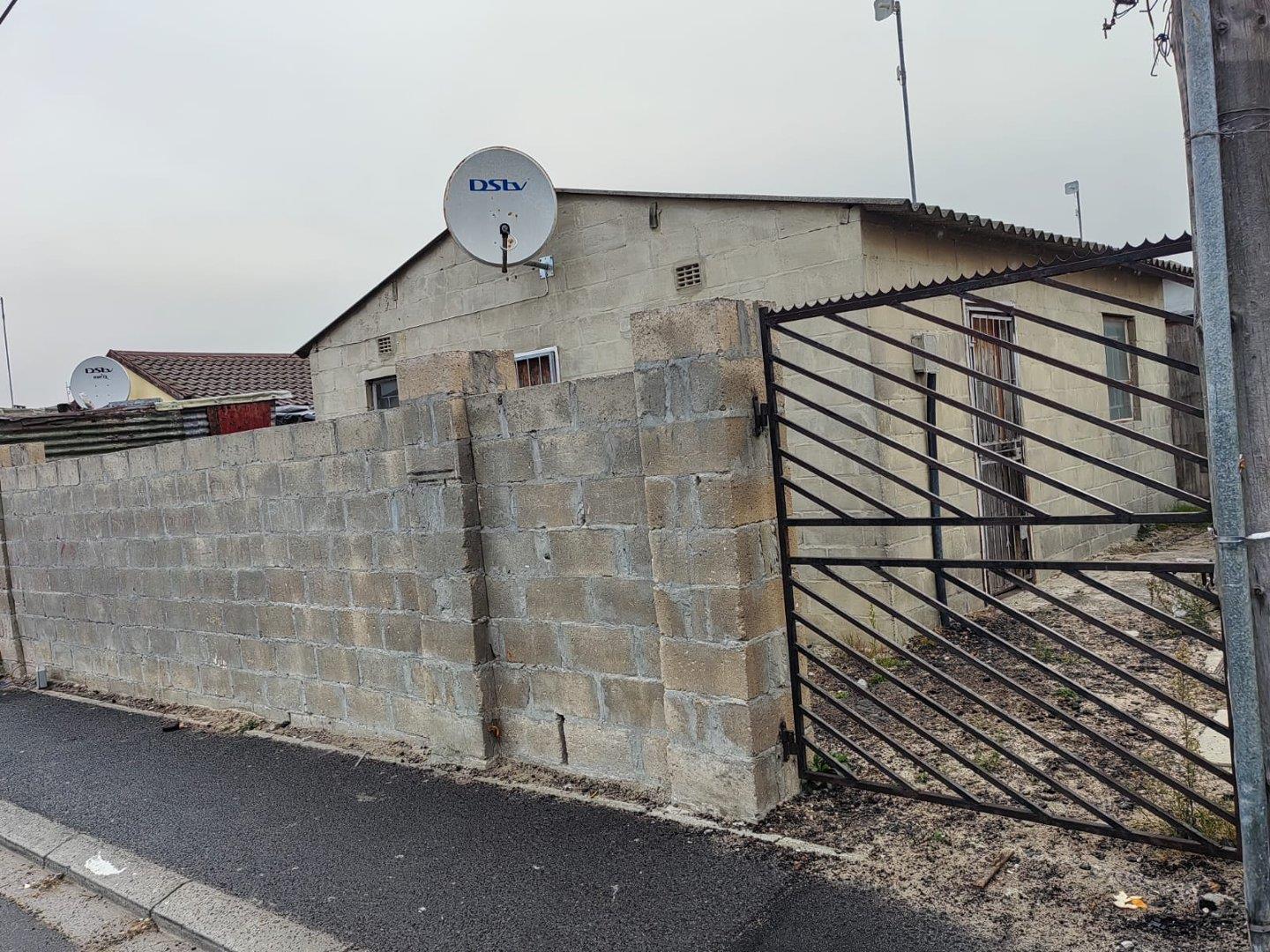 2 Bedroom House for sale in Nyanga P24114363734