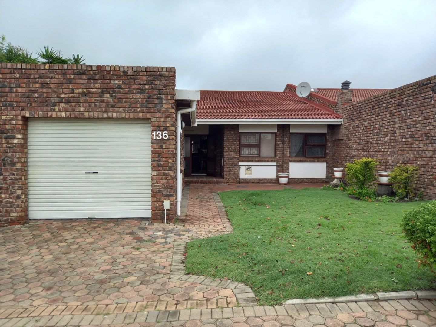 3 Bedroom House for sale in Hartenbos Central 136 Deoville Park P24
