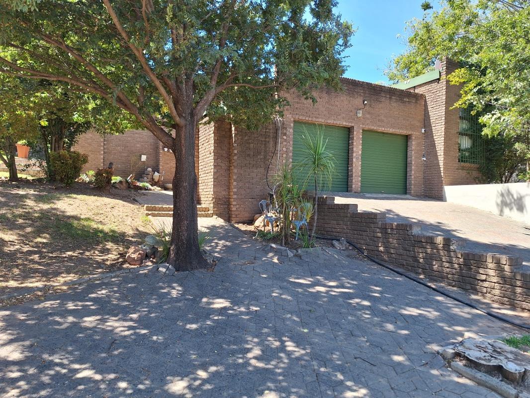 4 Bedroom House for sale in Kings Hill P24114364385