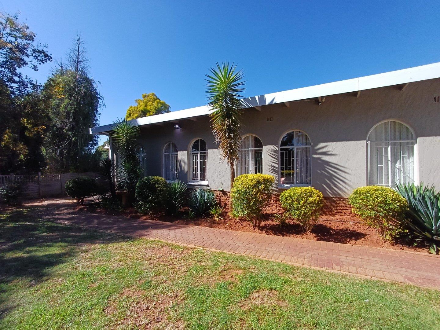 3 Bedroom House to rent in Rensburg P24114364602