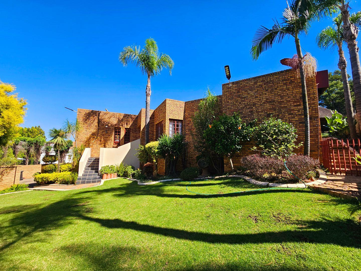 3 Bedroom House for sale in Erasmuskloof 5 Seeheim Street P24114390617