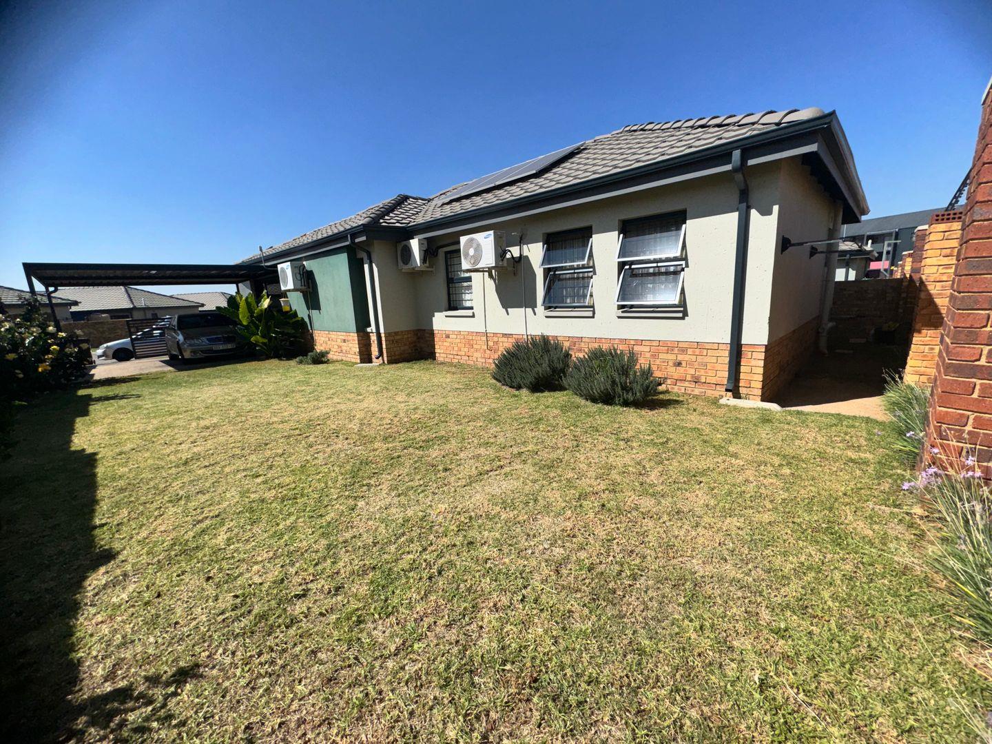 3 Bedroom House for sale in Lion Pride 20930 Lion Pride Estate, 20930