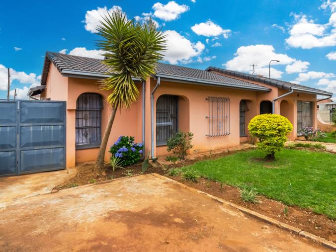 4 Bedroom House to Rent in Protea North