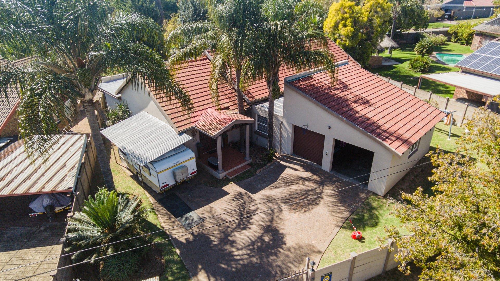 3 Bedroom House for sale in The Reeds P24114340233