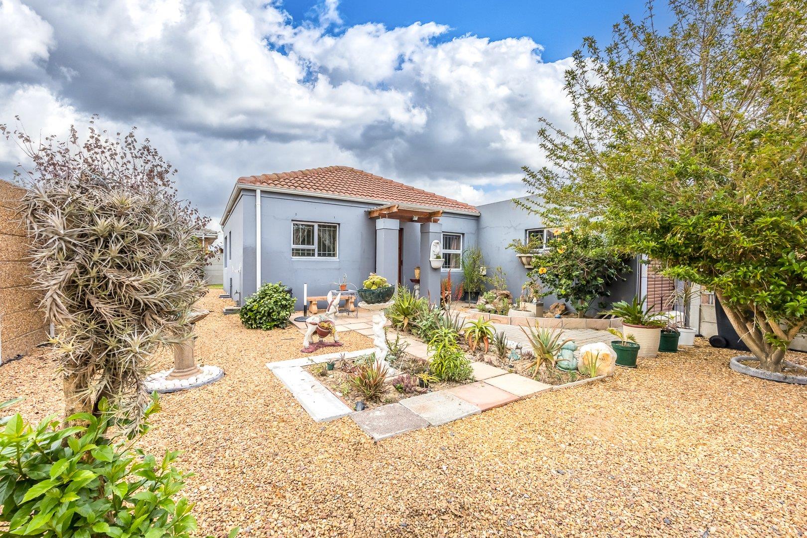 2 Bedroom House for sale in Viking Village P24113715576