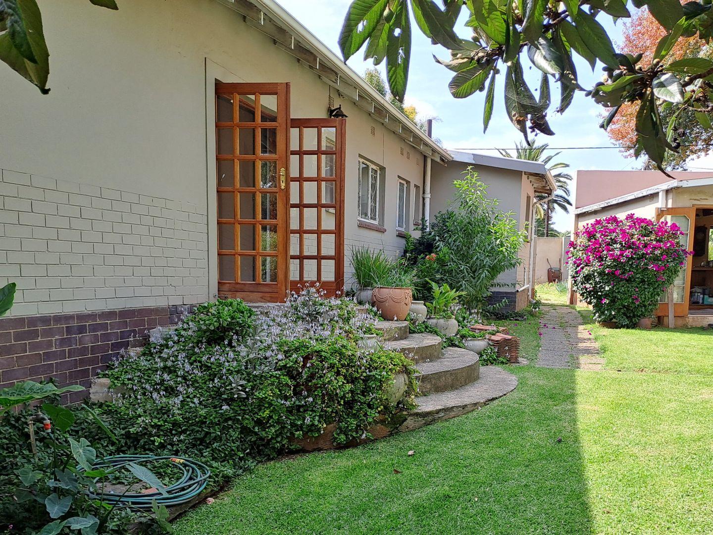 6 Bedroom House for sale in Lombardy East P24114365204