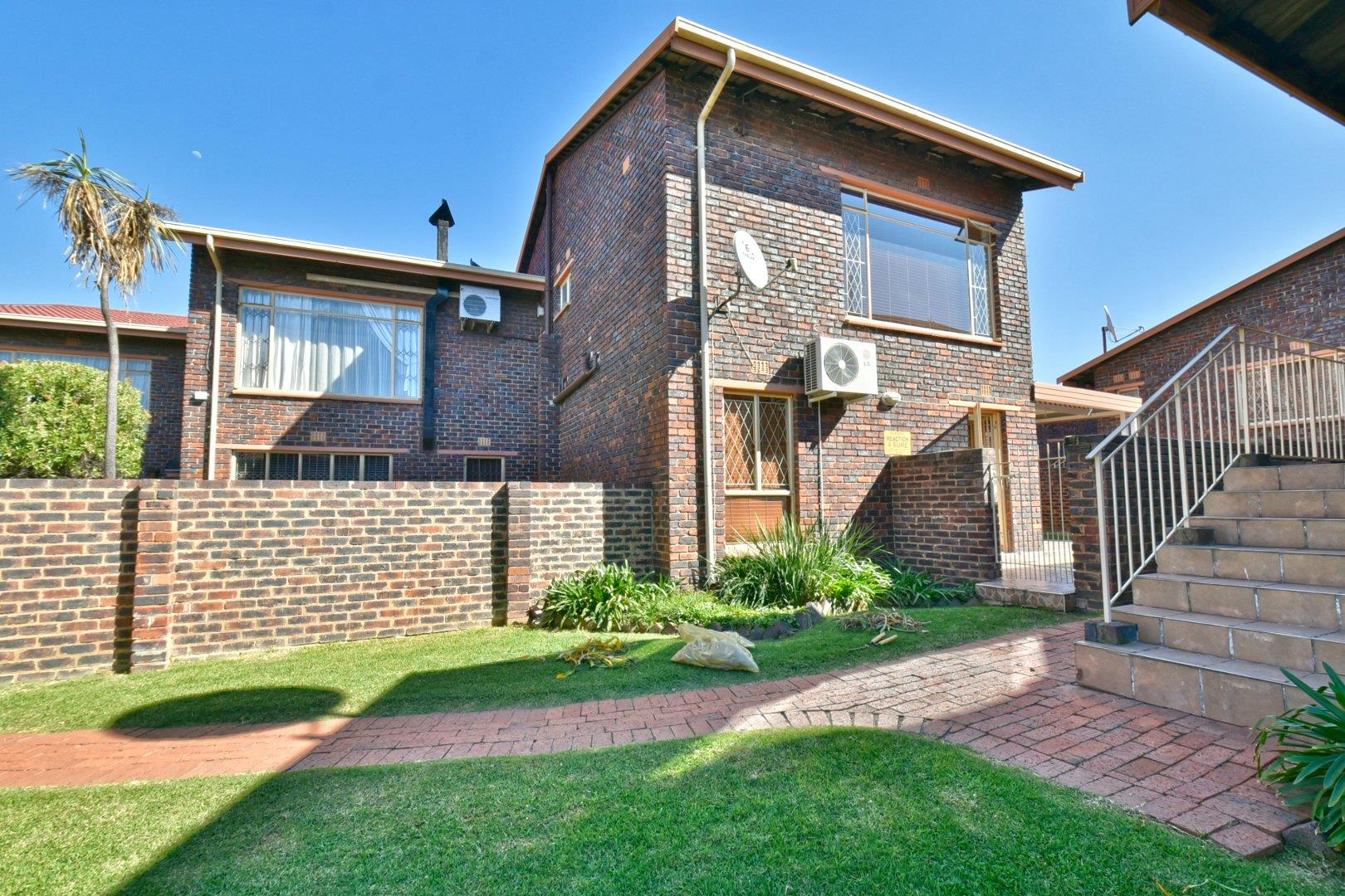 3 Bedroom House for sale in Brackenhurst P24114366134