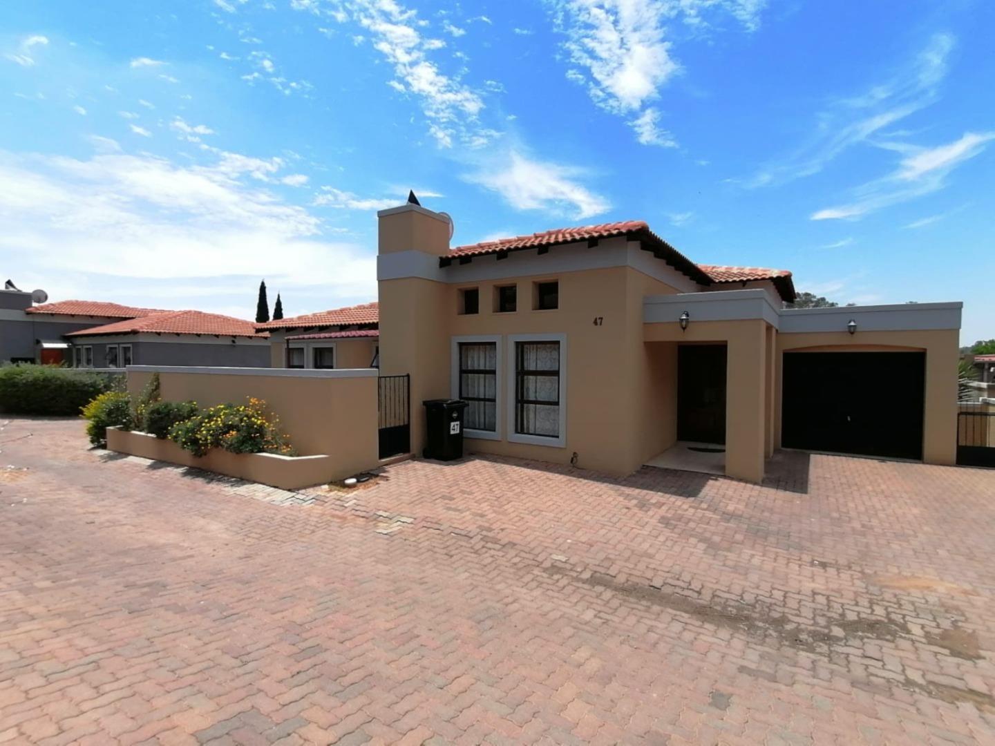 3 Bedroom Townhouse for sale in Heidelberg Central P24114366209