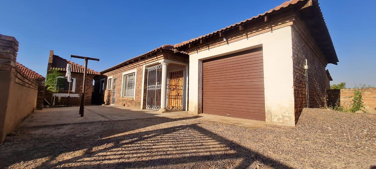 3 Bedroom House for sale in Nellmapius P24114367934