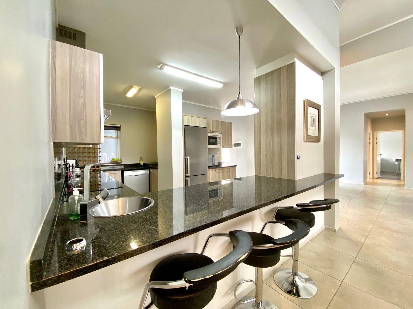 3 Bedroom Apartment / flat to rent in Oaklands 16 Park Street Estate