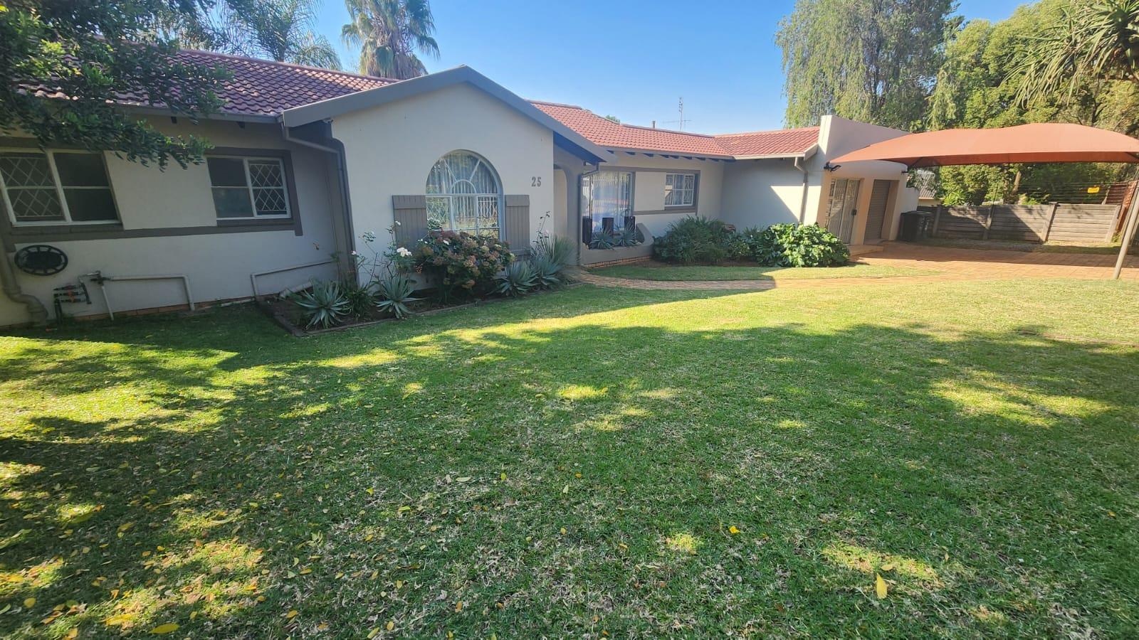 4 Bedroom House for sale in The Reeds P24114369238