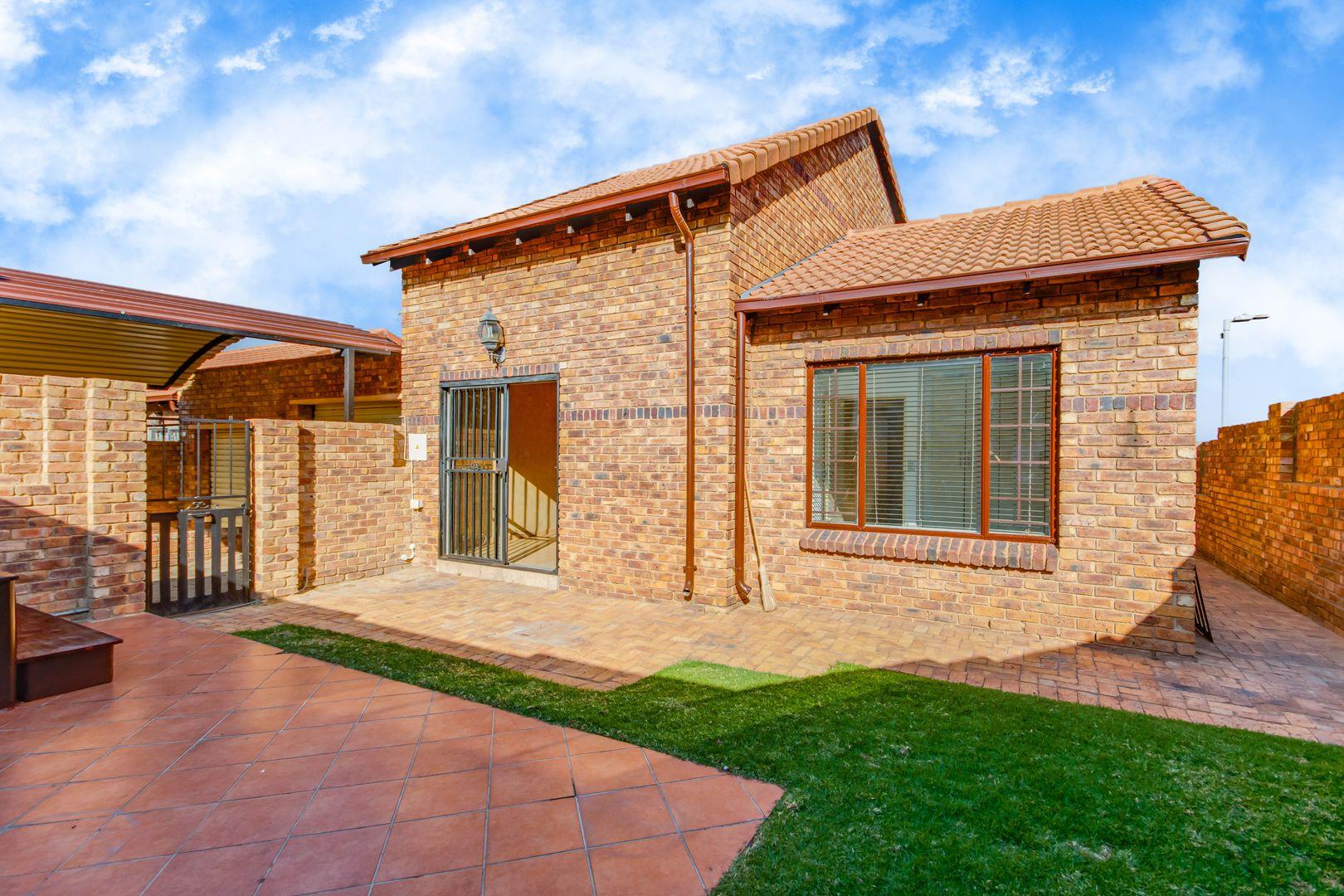 Halfway Gardens Property Townhouses for sale in Halfway Gardens