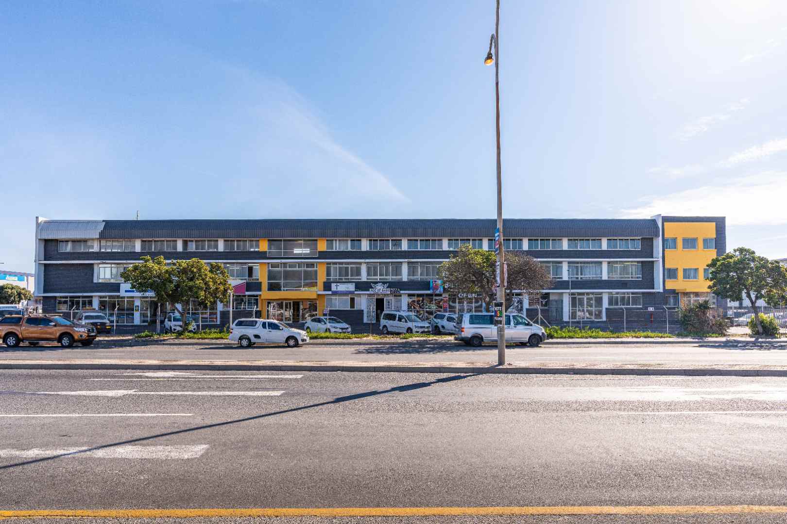 Commercial property to rent in Montague Gardens P24114369702