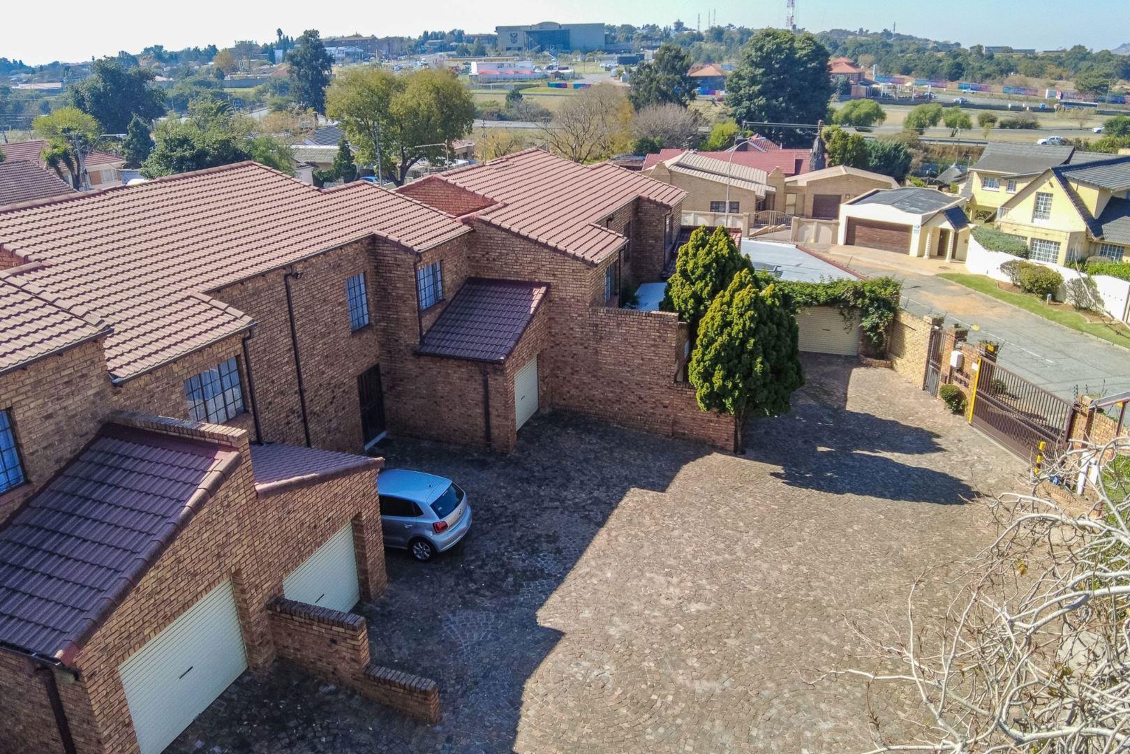 3 Bedroom Townhouse to rent in Winchester Hills P24114370274