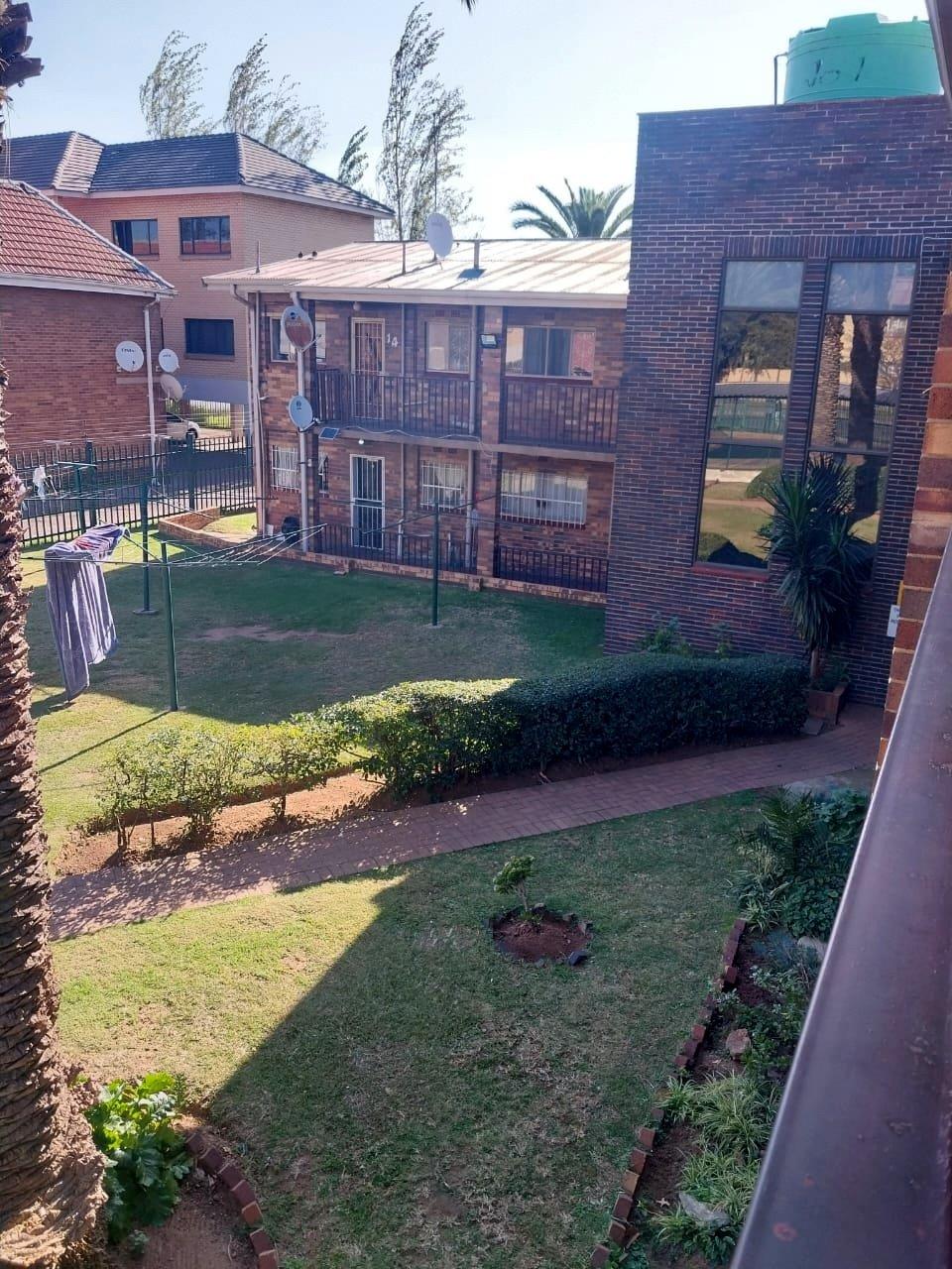 2 Bedroom Apartment / flat for sale in Crown Gardens P24114371560