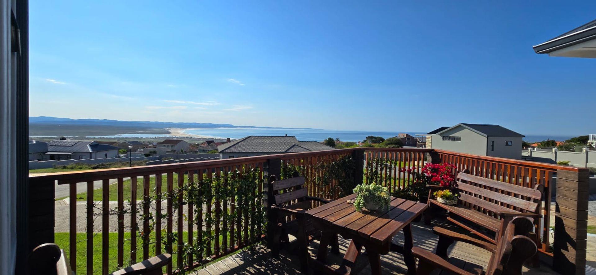 2 Bedroom House for sale in Wavecrest P24114371752