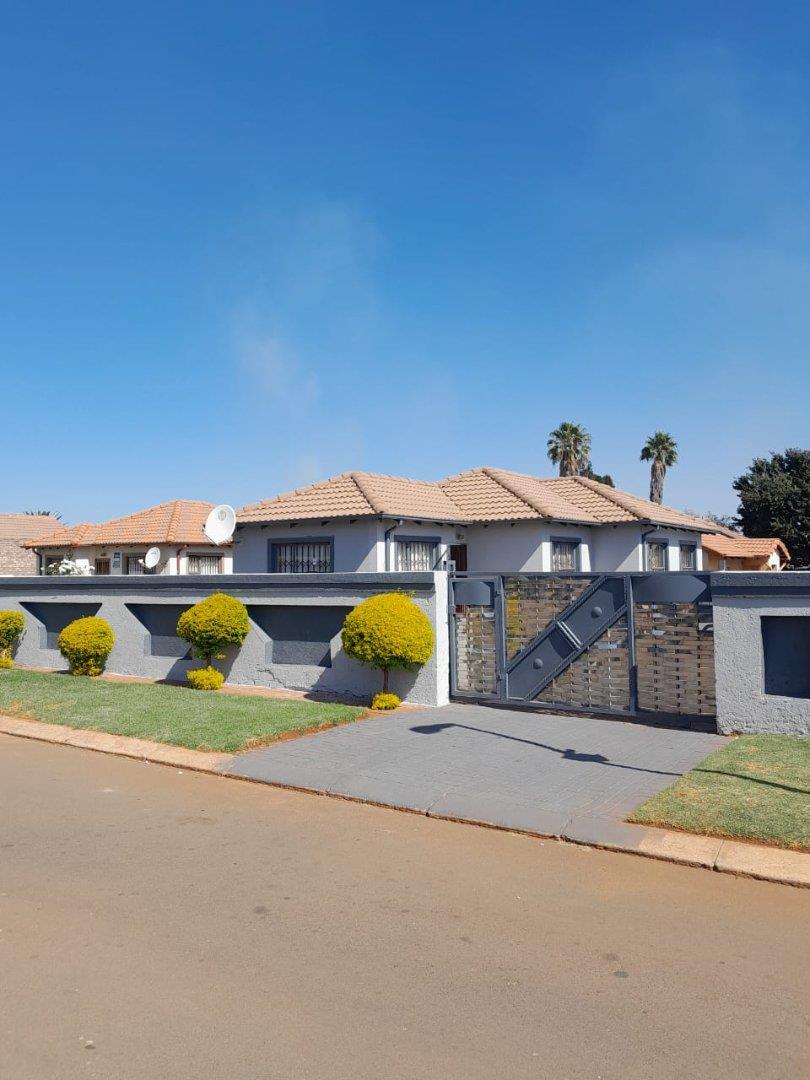 Dawn Park Property Houses to rent in Dawn Park