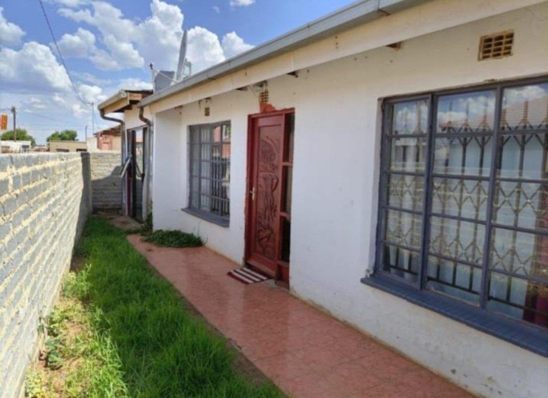 2 Bedroom House for sale in Orange Farm P24114373277