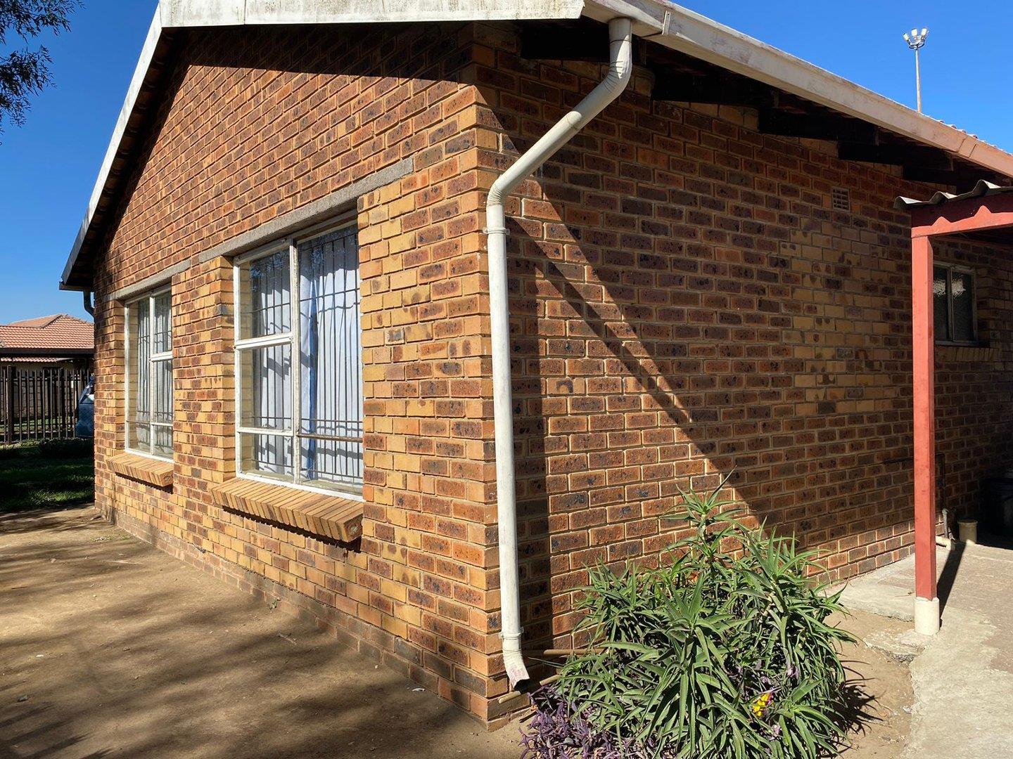 3 Bedroom House for sale in Embalenhle Ext 4 P24114375729