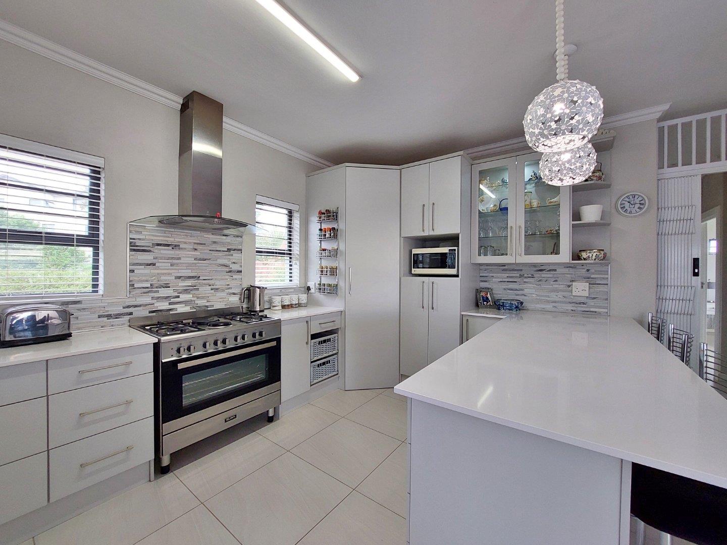 2 Bedroom House for sale in Blue Waters Estate 66 Blue Waters Estate