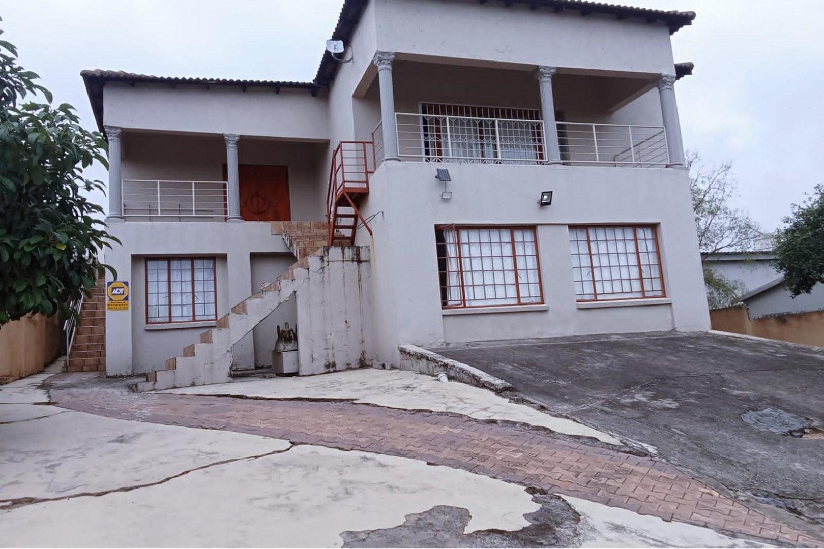 12 Bedroom House for sale in Stonehenge P24114377181