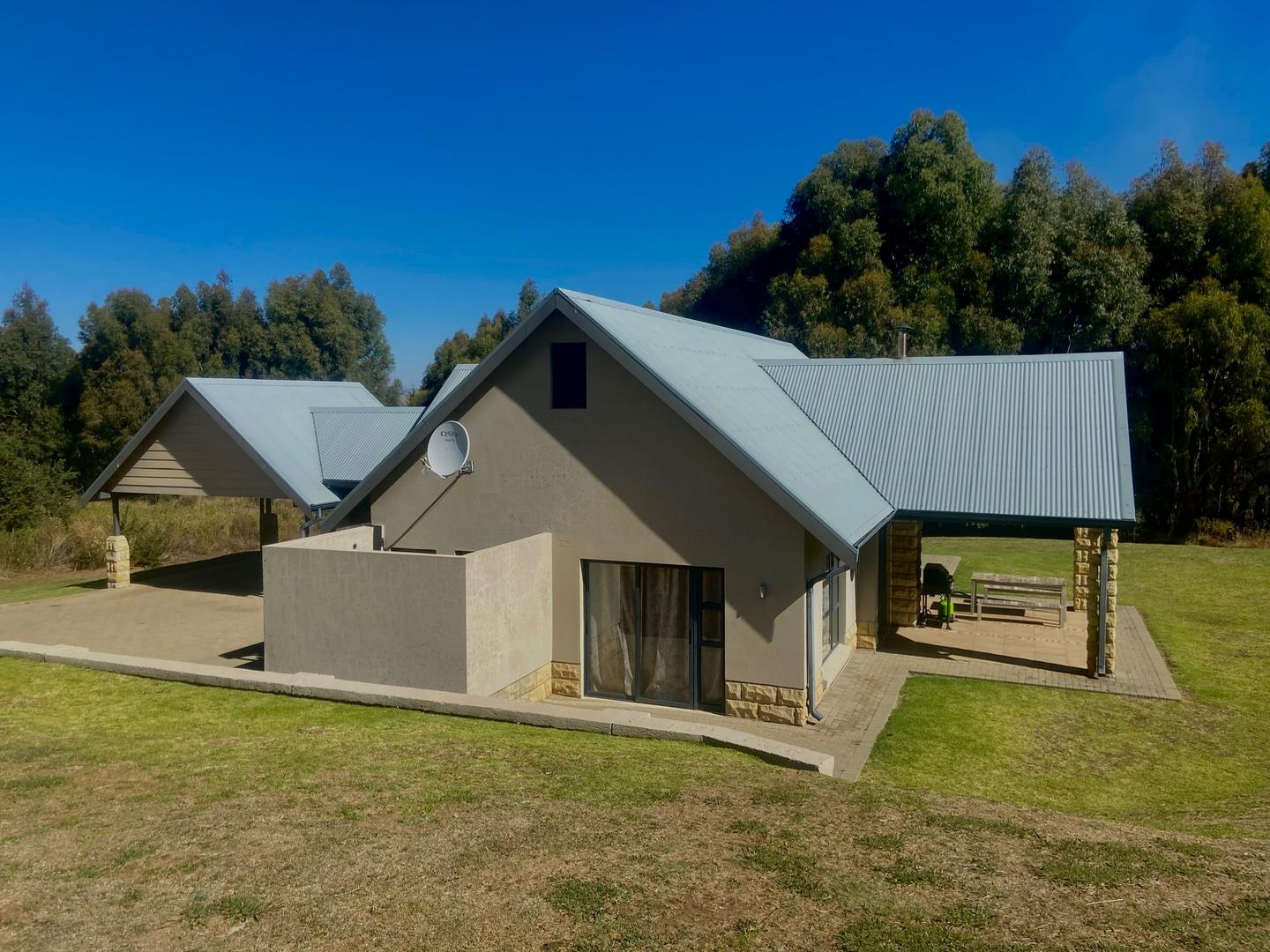 2 Bedroom House for sale in Clarens Mountain Estate P24114377671