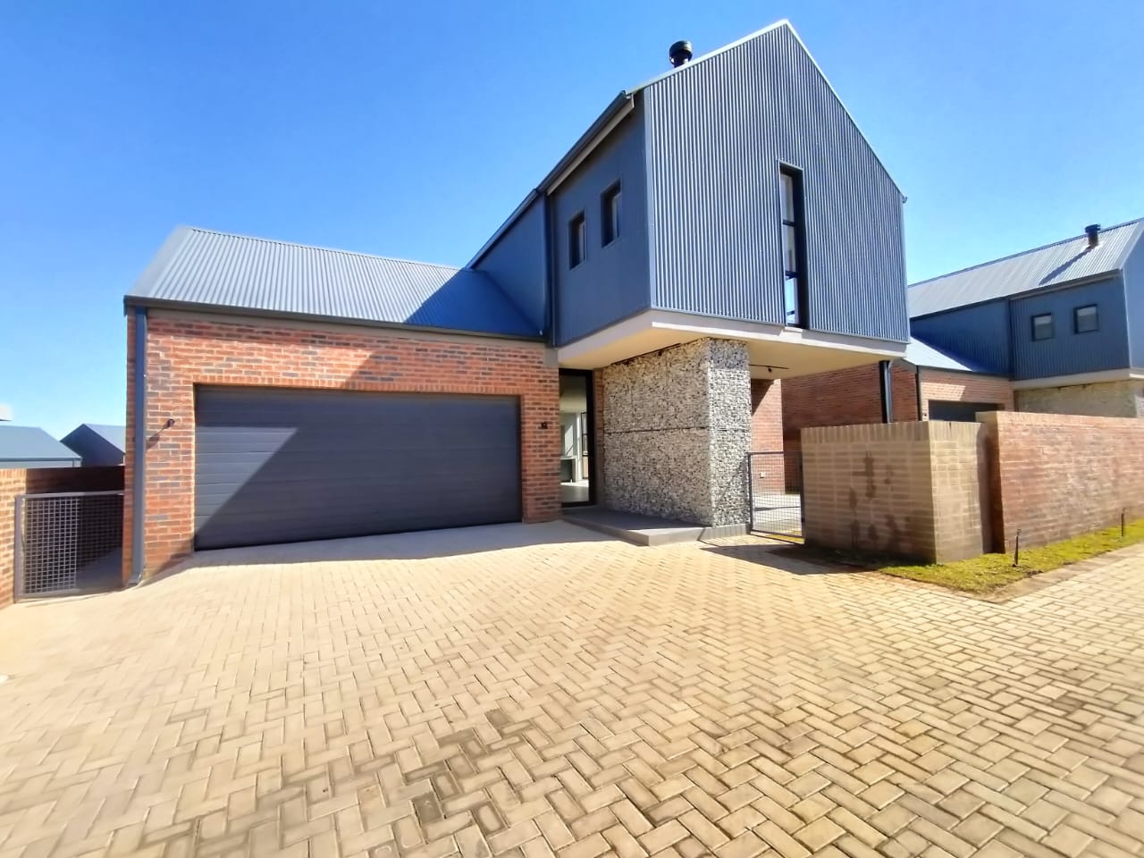 3 Bedroom House for sale in Van Der Hoff Park P24114405099