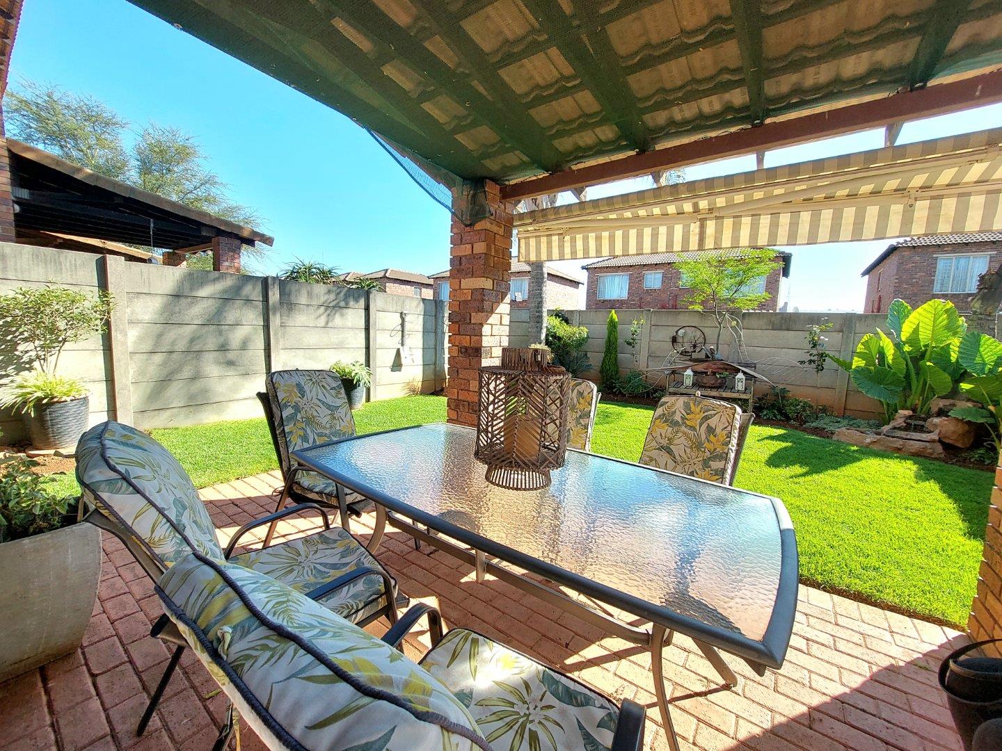 Florida Glen Property Apartments / flats for sale in Florida Glen